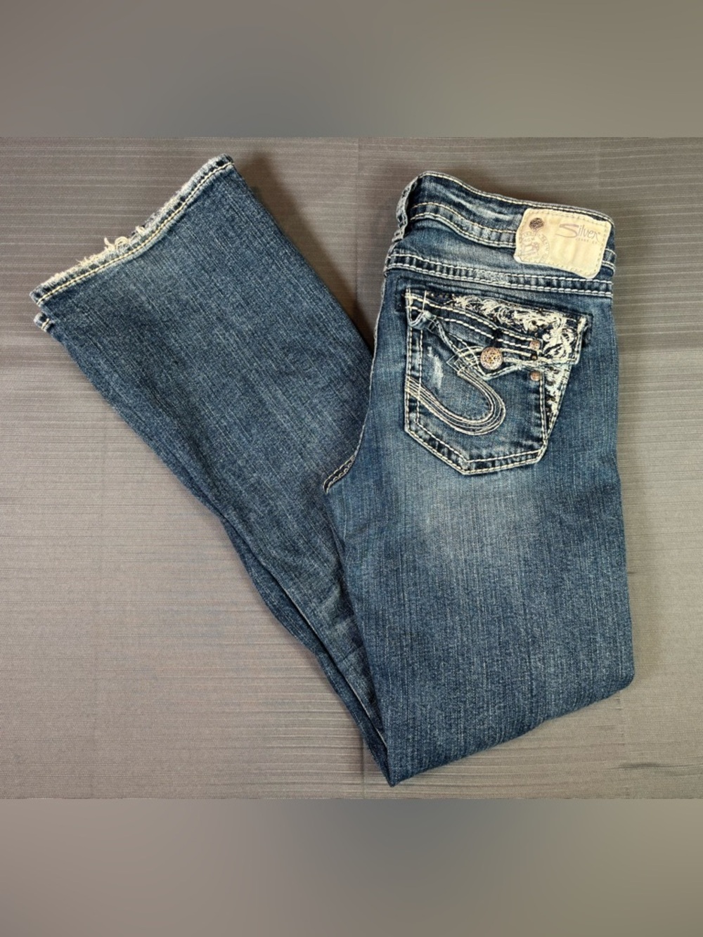 Silver Jeans Tuesday Low Bootcut Jeans W28 Embroidered Distressed Denim